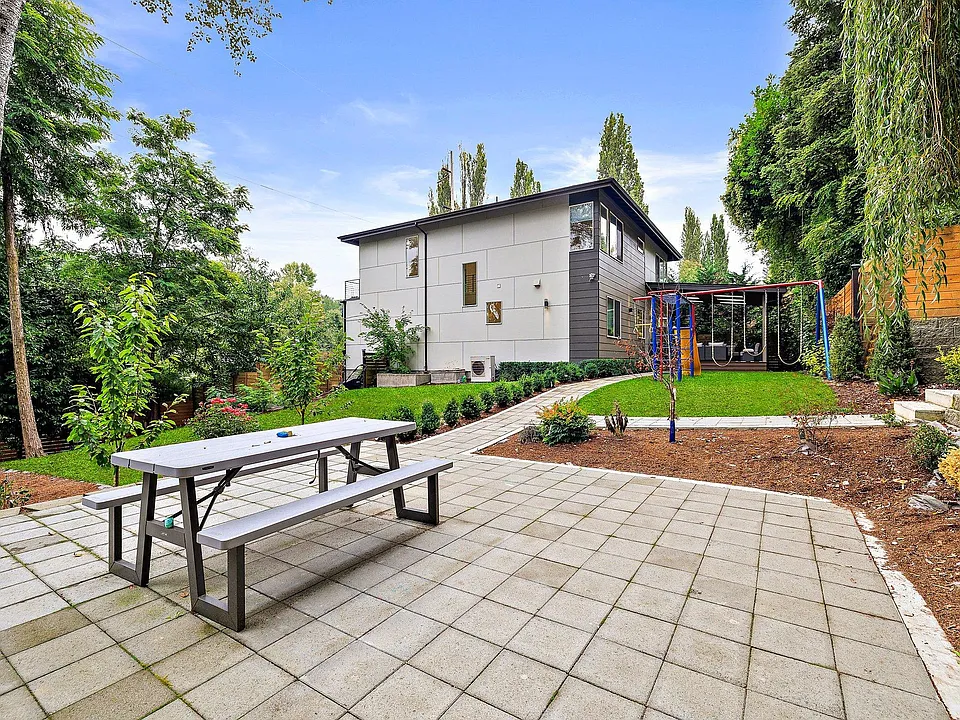 6983 24th Ave SW