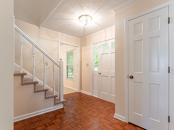 5th image of 16 Mission Hills Dr