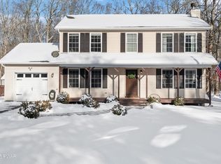 215 Lake Dr, Dingmans Ferry, PA 18328