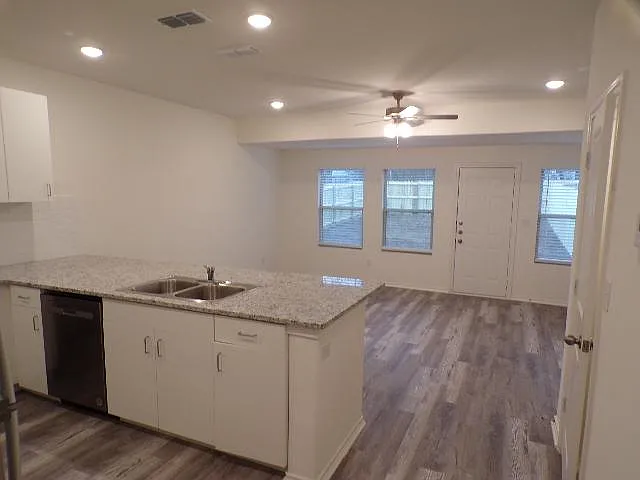690 Union Ave #4 — Photo 16