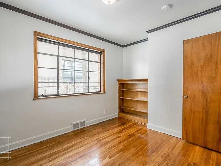 1374 E. Broad St. — Photo 7