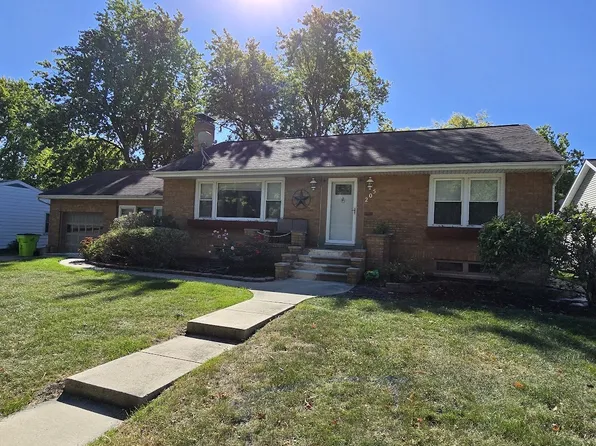 205 W Willow St, Fairbury, IL 61739