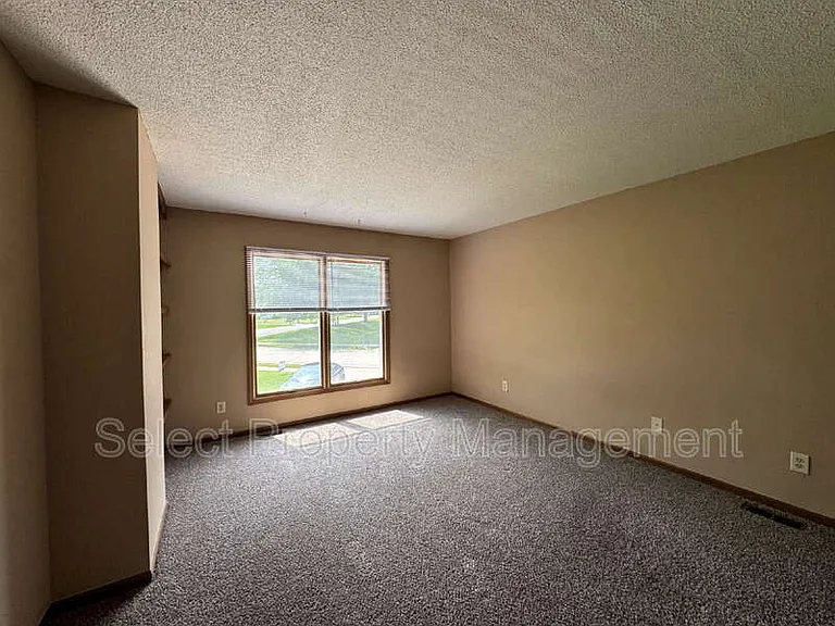 4904 Pinebrook Dr — Photo 10