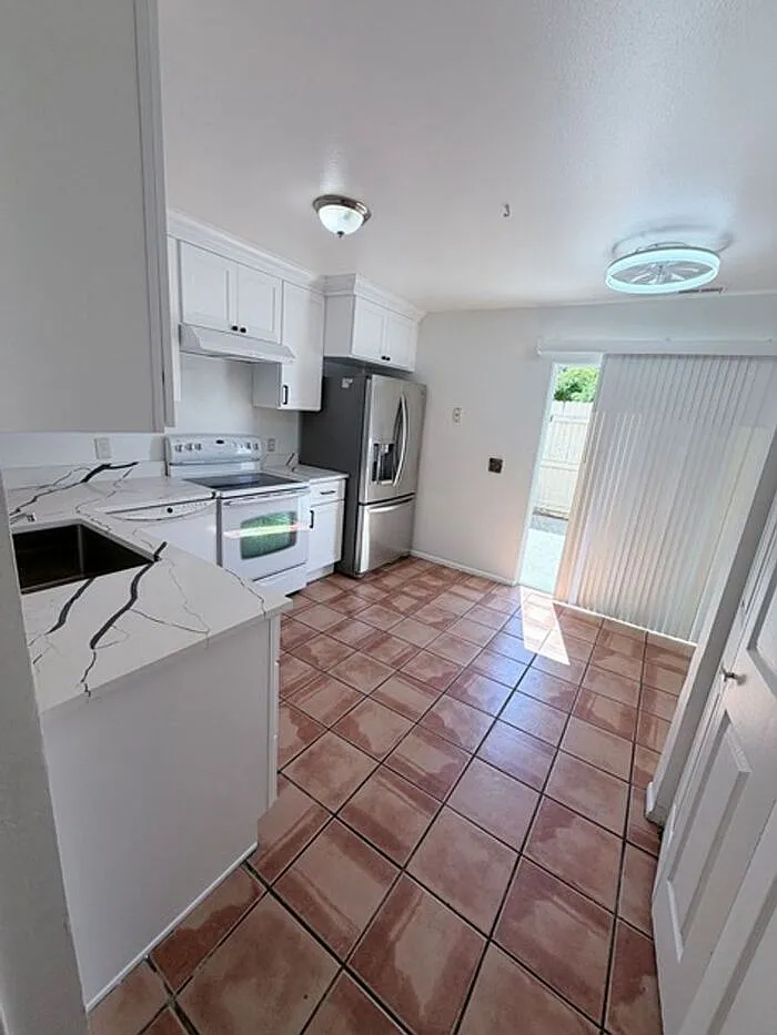 2 bed, 1.5 bath, $1,750 — Photo 3