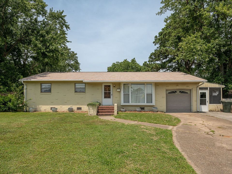 1st image of 301 Latham Dr