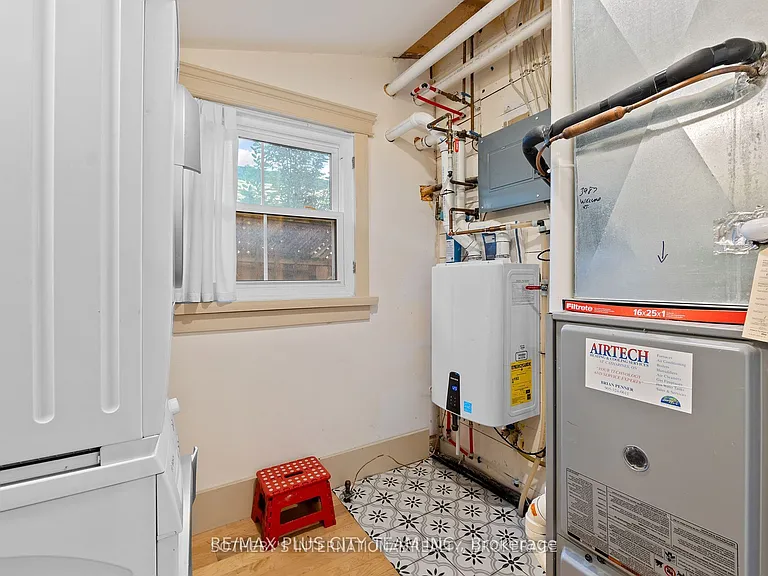 4 Wyckliffe Ave — Photo 16