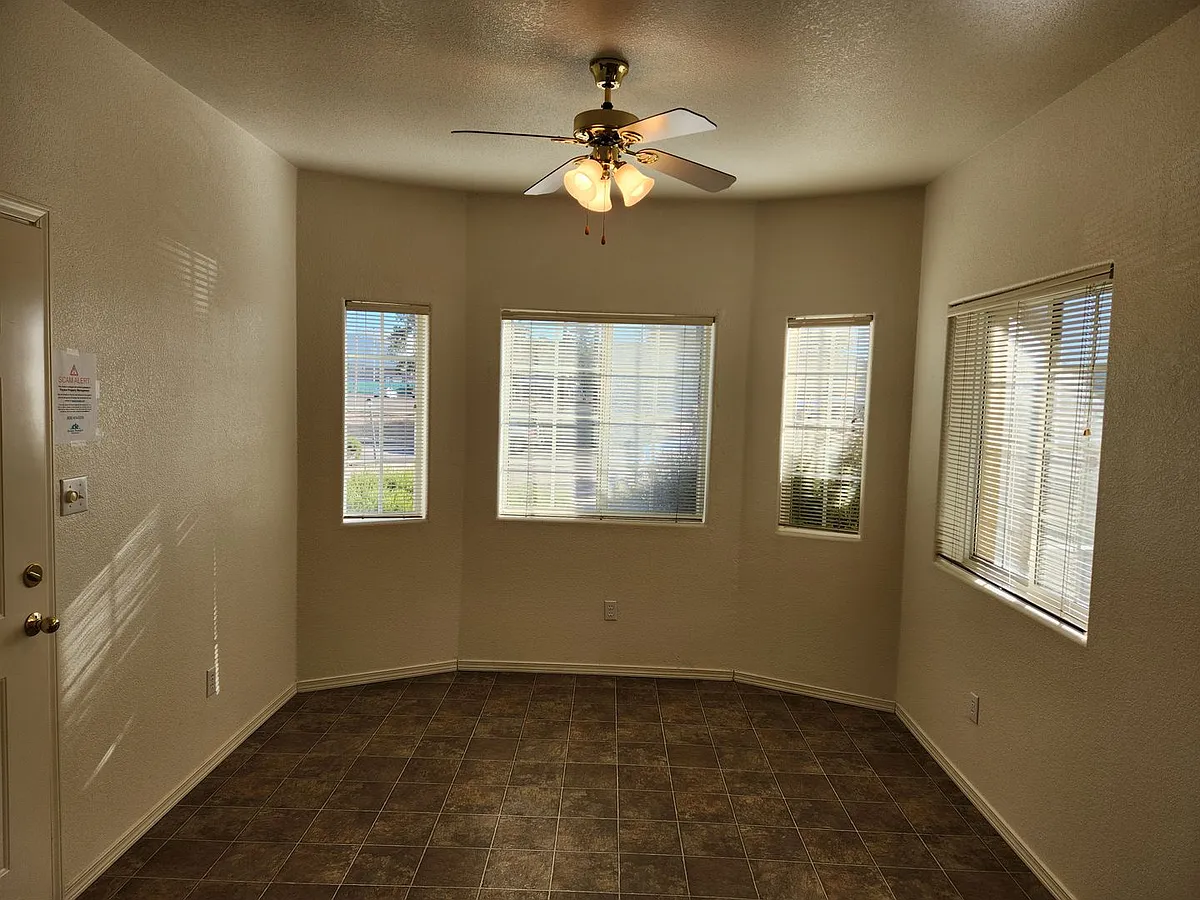 Building Photo - 512 W Longhorn Rd #1