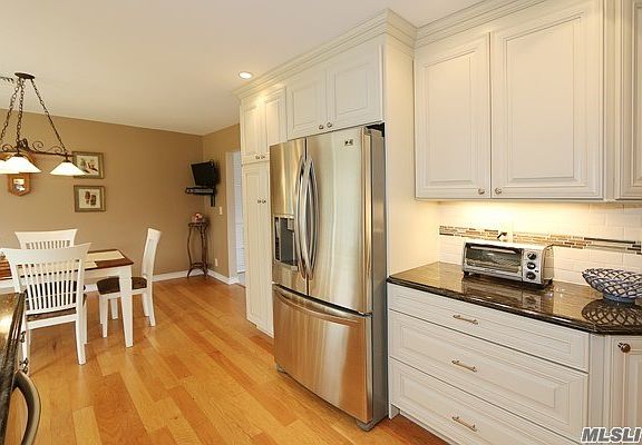 3rd image of 82 Greenway E