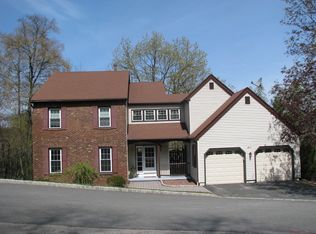 8 Sandpiper Dr, Hackettstown, NJ 07840