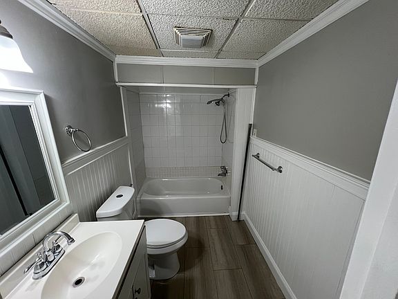 4th image of 32 Allen St