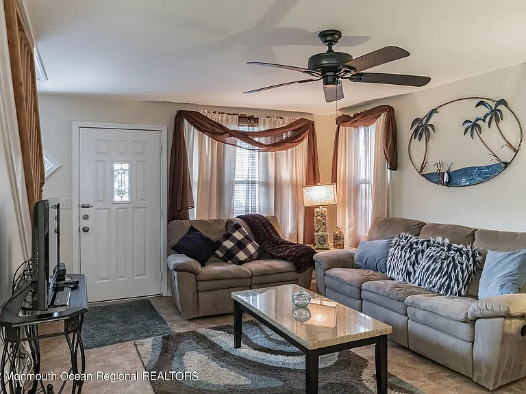 51 Seadrift Ave — Photo 4