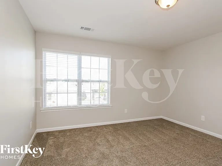 165 N Cromwell Dr — Photo 11
