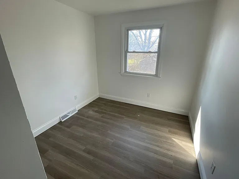 1821 N Bond St — Photo 8