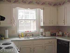 5th image of 3202 Regents Park Ln Unit E