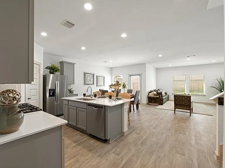 7214 Sunset Creek Dr — Photo 3