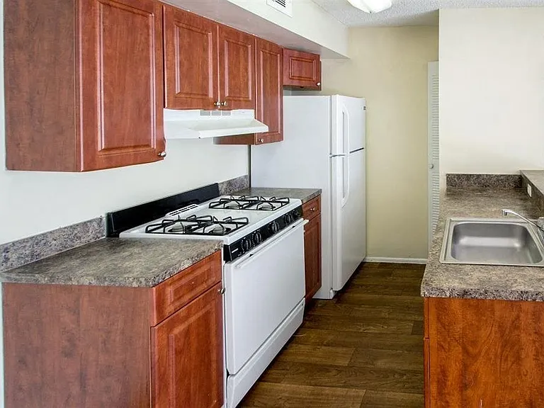 Parkside Residences — Photo 10