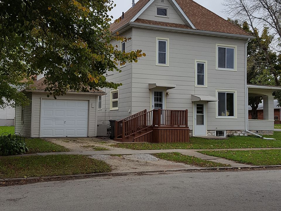 1st image of 302 1st Ave NE