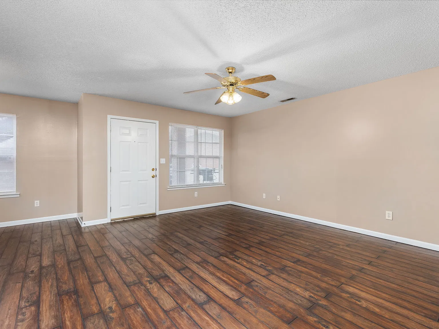 Oak Parc Apartments — Photo 3