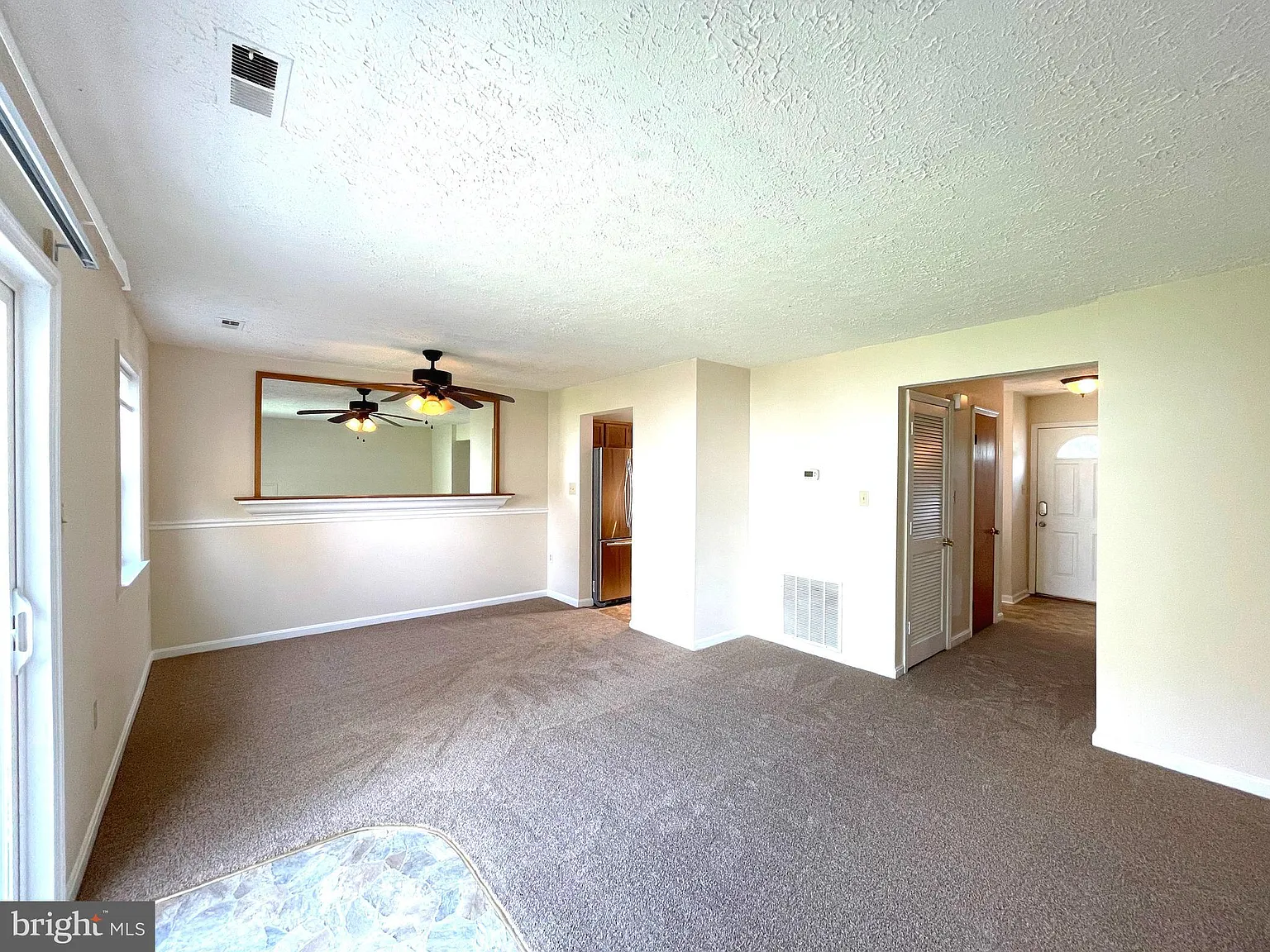 2 bed, 2.5 bath, 1120 sqft, $1,550 — Photo 2