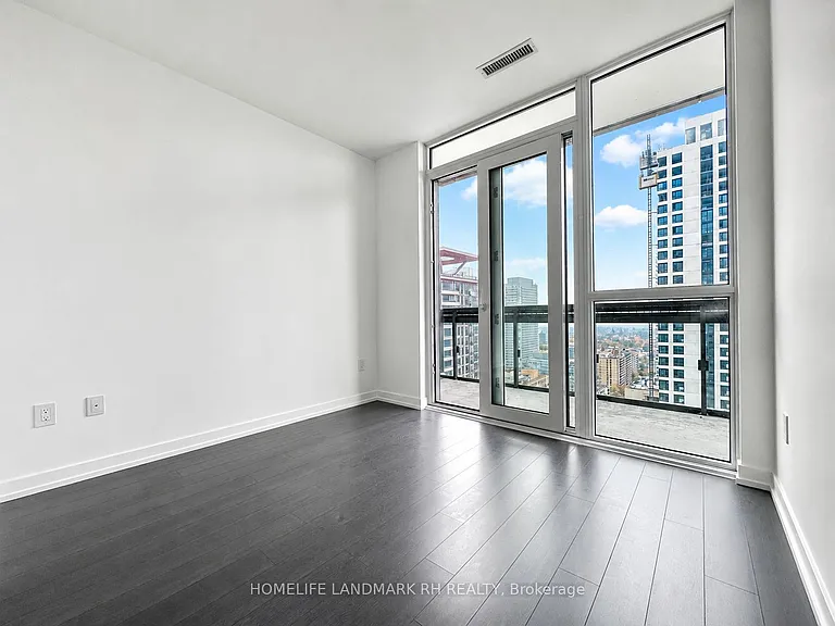 39 Roehampton Ave #2301 — Photo 4