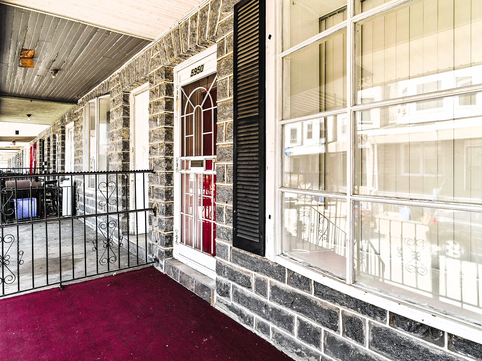 3 bed, 977 sqft, $1,200 — Photo 1
