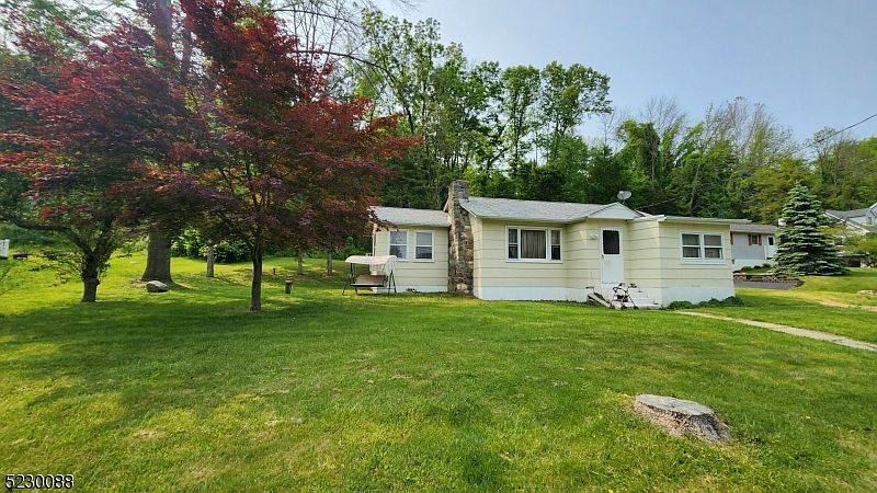 1st image of 37 Zinnia Dr