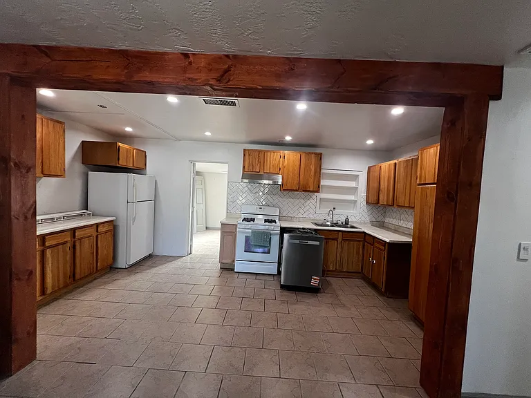1030 Joy Ln — Photo 12