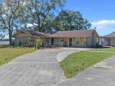 236 Beacon Ln, Atmore, AL, 36502