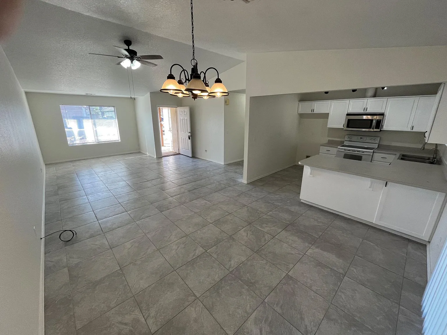 3 bed, 1304 sqft, $1,775 — Photo 4