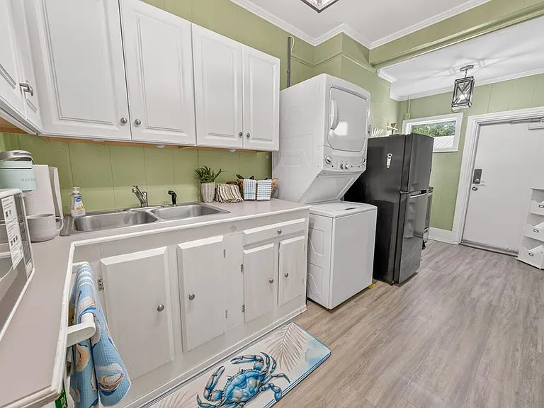 32 N Main St — Photo 14