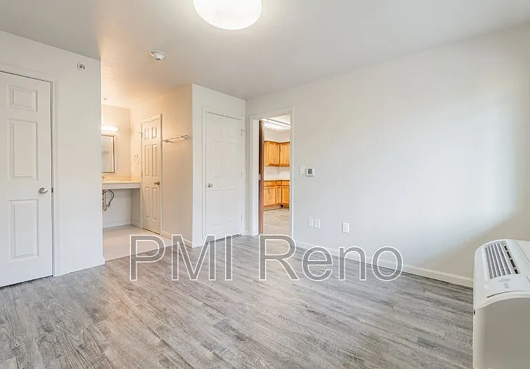 645 S Virginia St #9 — Photo 11