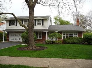 2326 Meadow Dr N, Wilmette, IL 60091