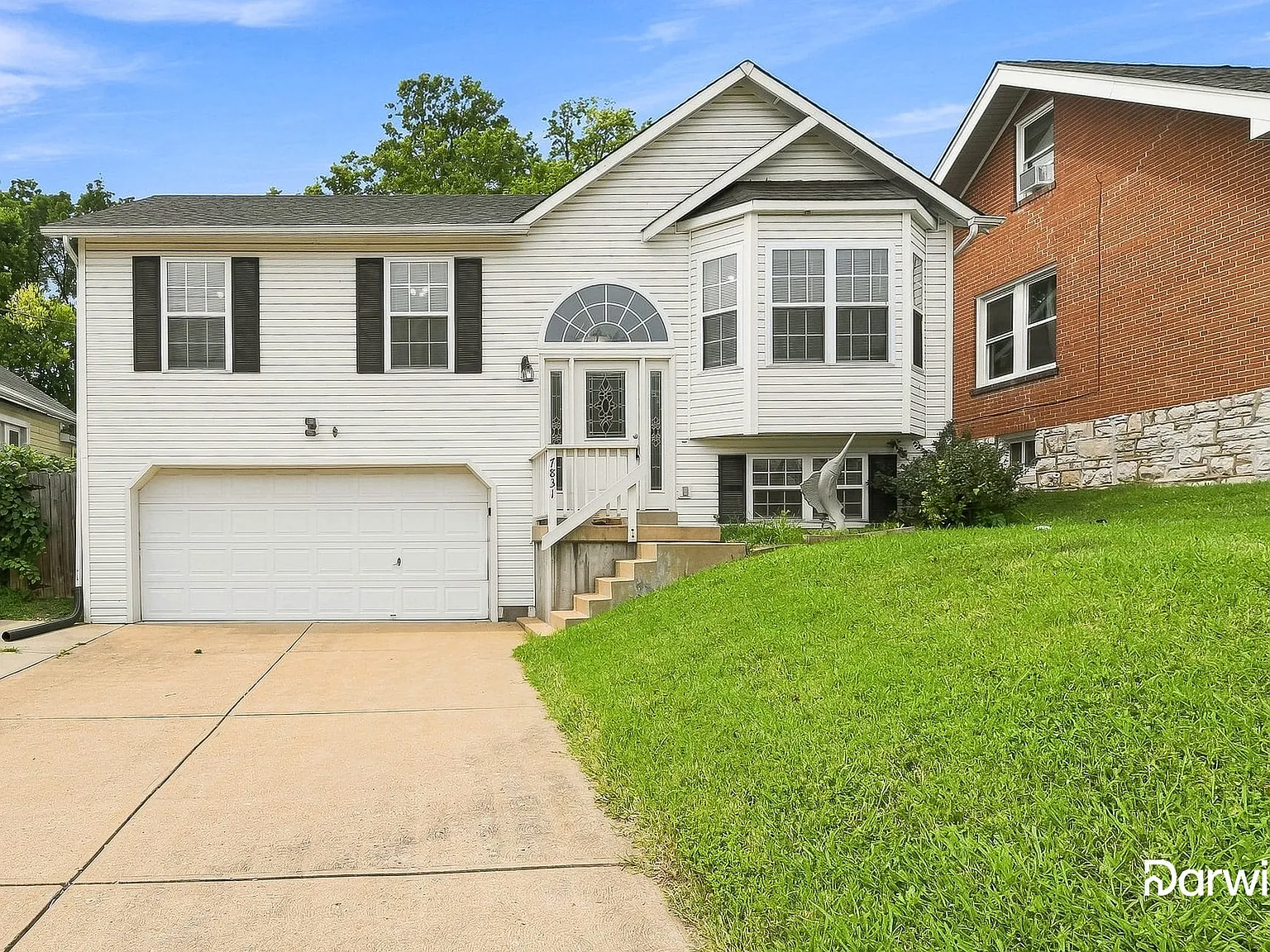 3 bed, 3.0 bath, 1380 sqft, $1,960 — Photo 2