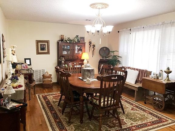 5th image of 1325 Hickory Hills Dr