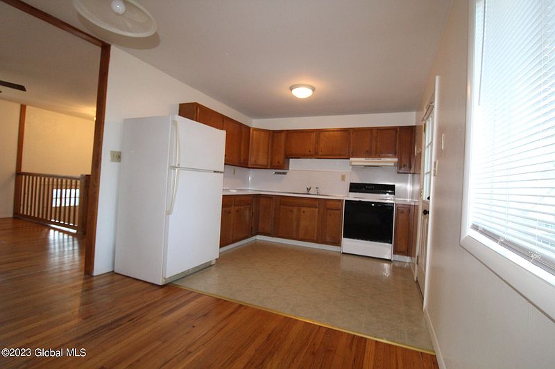 5th image of 5 Parkland Avenue