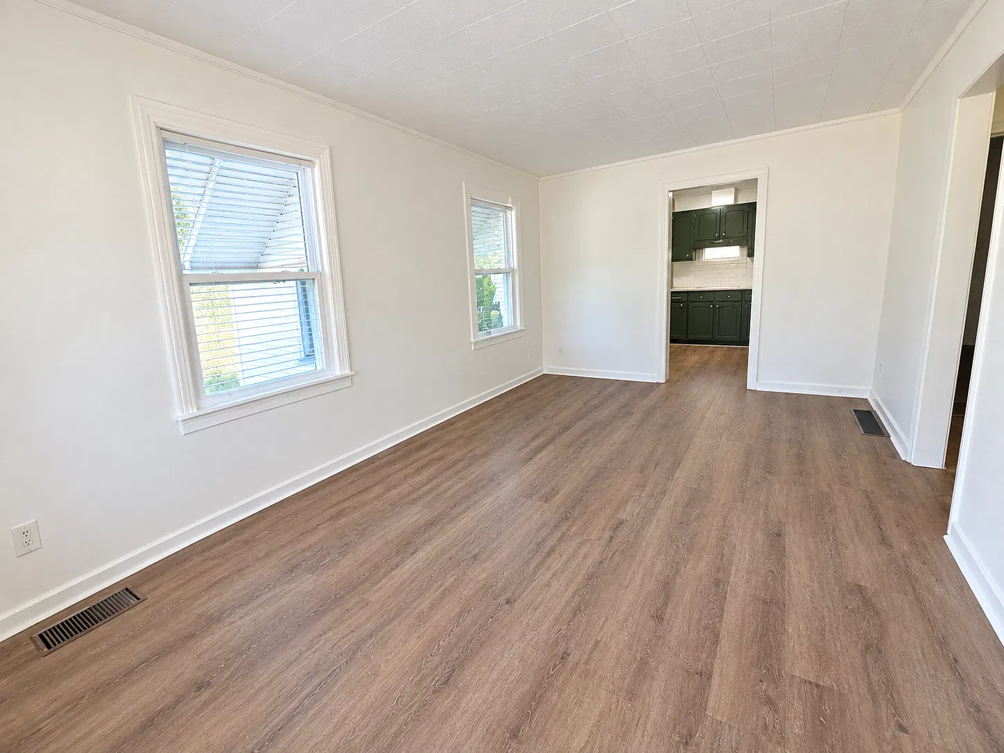 2 bed, 1080 sqft, $1,295 — Photo 2