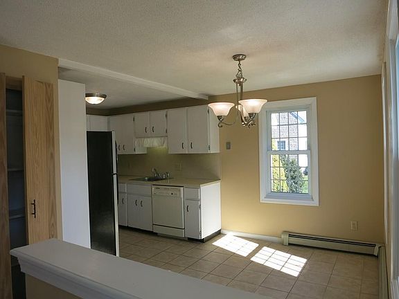 4th image of 552 Twin Lakes Dr