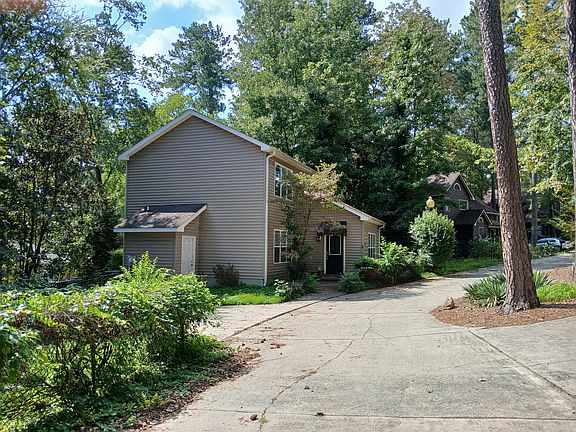 3rd image of 2215 University Dr