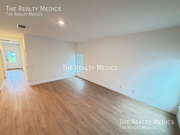 4th image of 459 Treemont Ave SW