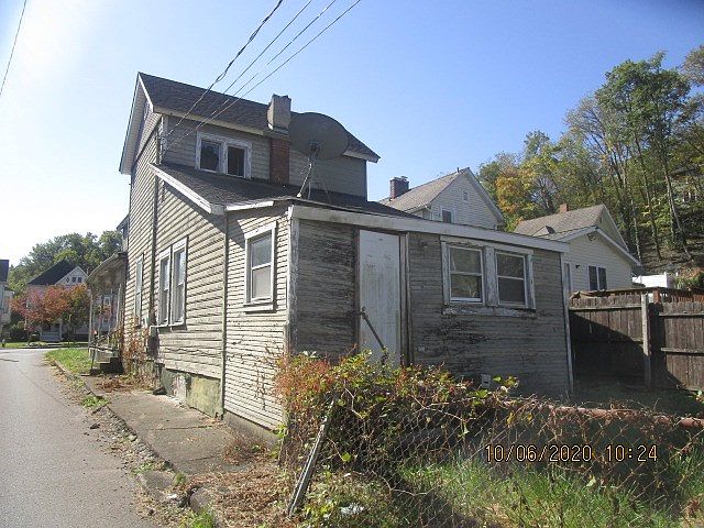 2nd image of 161 W 5th St