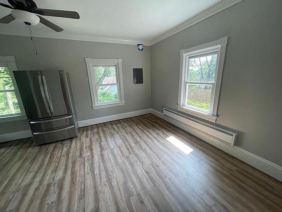 3rd image of 22 Woodlawn Ave APT C