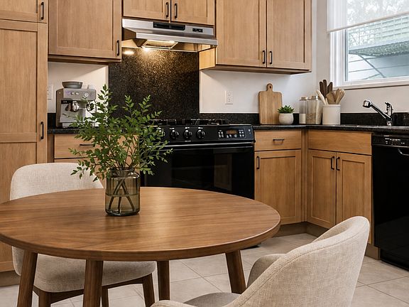 4th image of 2819 Baker St APT 1