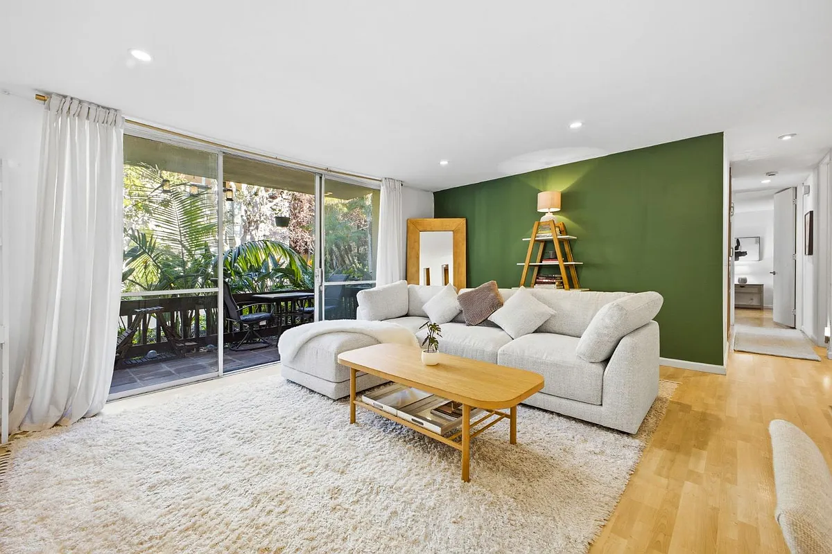 Unit Photo - 6333 La Jolla Blvd #179
