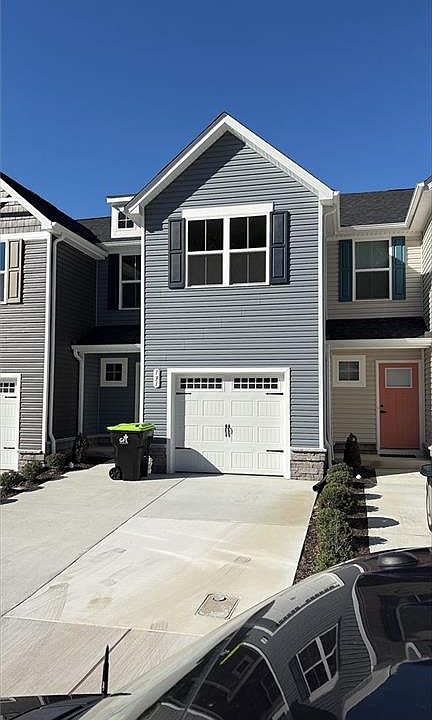 1st image of 131 Summit View Ln