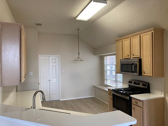 3rd image of 8112 Stone Ridge Dr