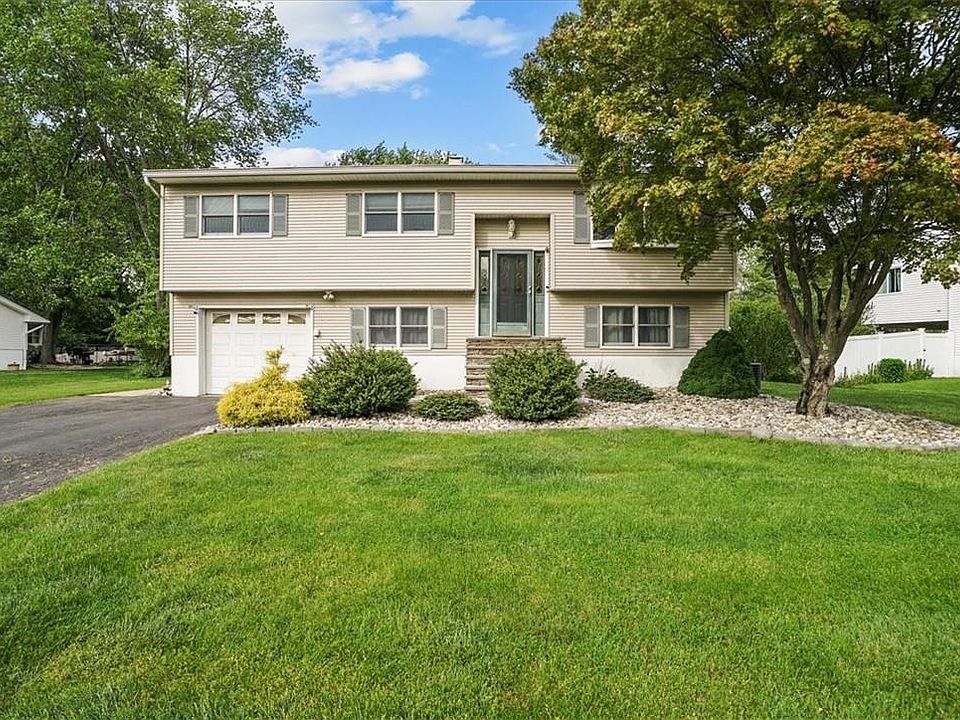 1st image of 32 Nordica Circle