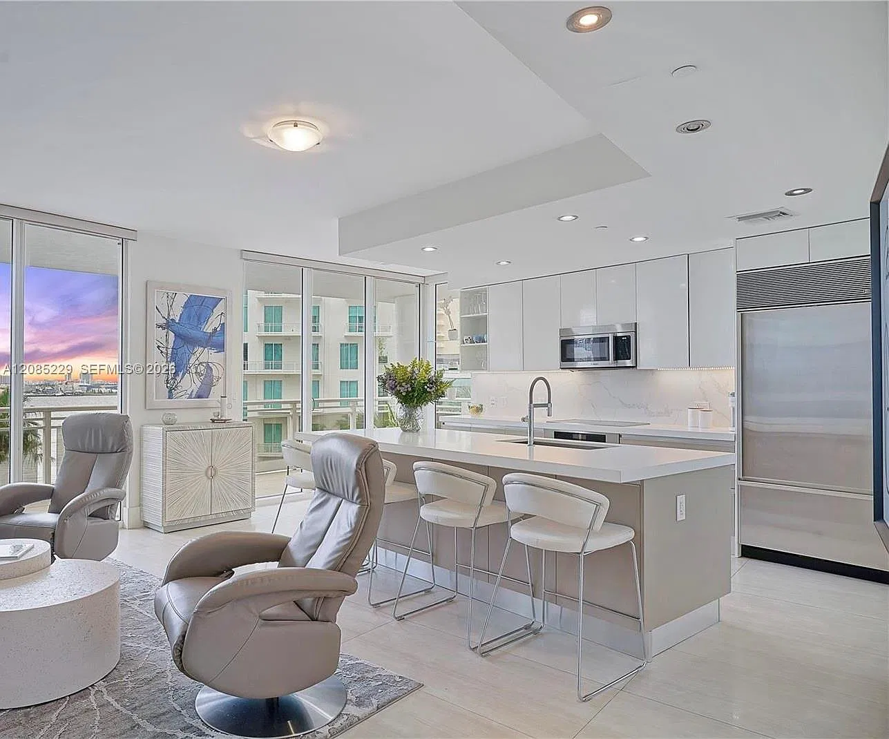Carbonell Condo — Photo 4