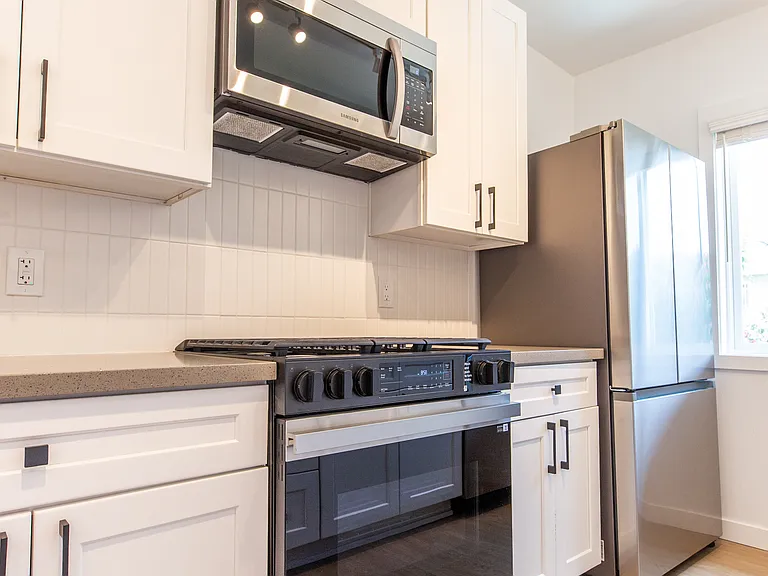 4084 Redwood Ave #9 — Photo 2