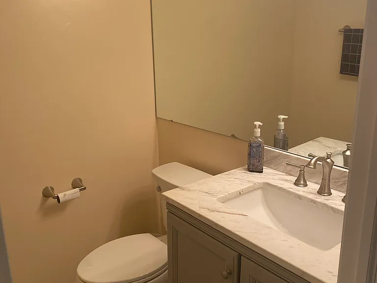 926 Guyasuta Ln #926 — Photo 3
