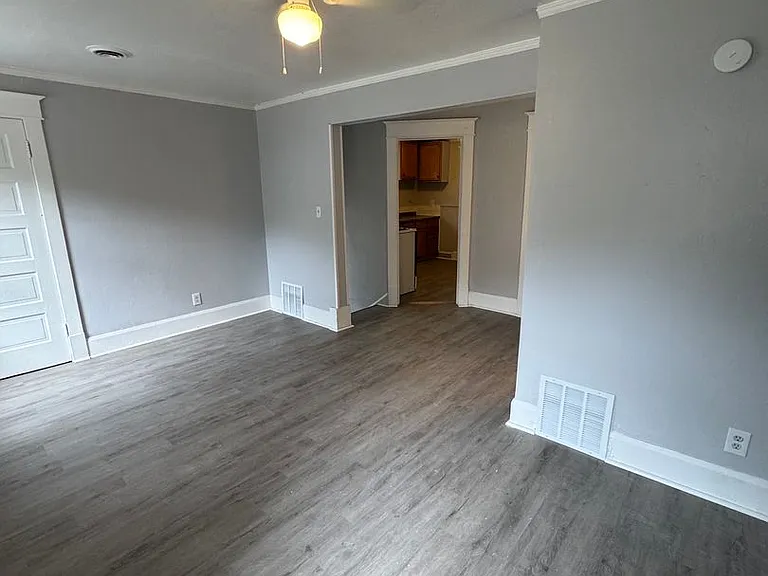 319 Albert Ave — Photo 8